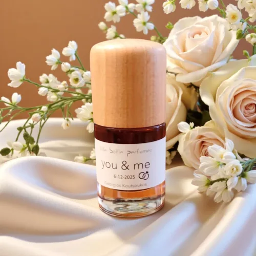 Προσωπικό άρωμα γάμου Little Bottle Perfumes με όνομα ζευγαριού και ημερομηνία, μοναδική αρωματική δημιουργία για γάμο